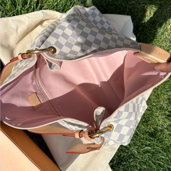 Graceful MM pink and white checkered hobo purse.
PLS DO NOT ASK ME TO SEND PICS - Picture 2 of 7